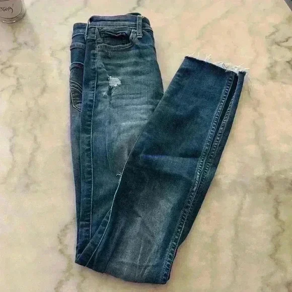 Hollister Ultra High-Rise Super Skinny Jeans - Picture 14 of 14